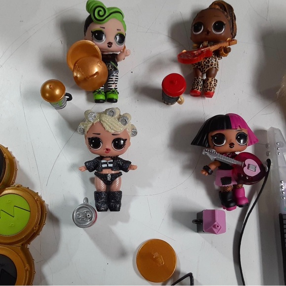 LOL Surprise OMG Remix Super Surprise with 70+ Surprises 4 Dolls - Picture 2 of 5